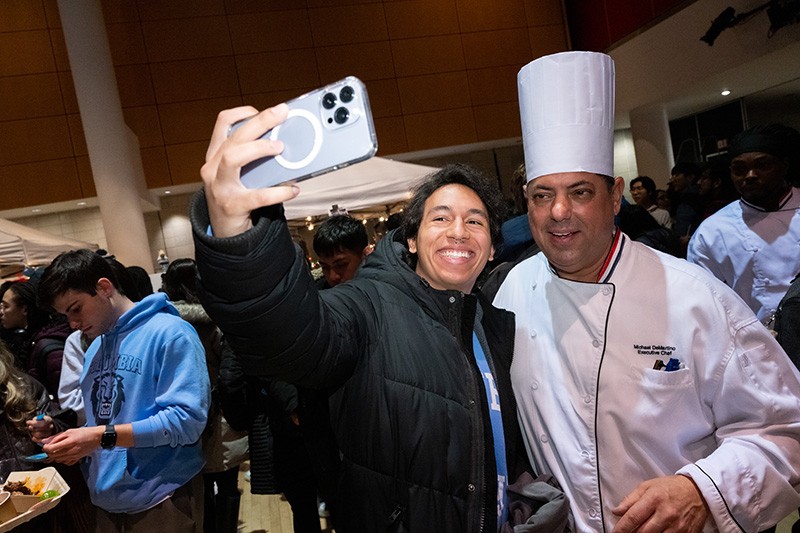 Student taking a selfie with Chef Mike