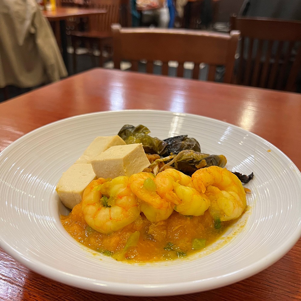 At the Fusion station: curried shrimp with mango chutney, tofu in a coconut sauce, roasted sweet potato, butternut squash and brussels sprouts Curried shrimp bowl