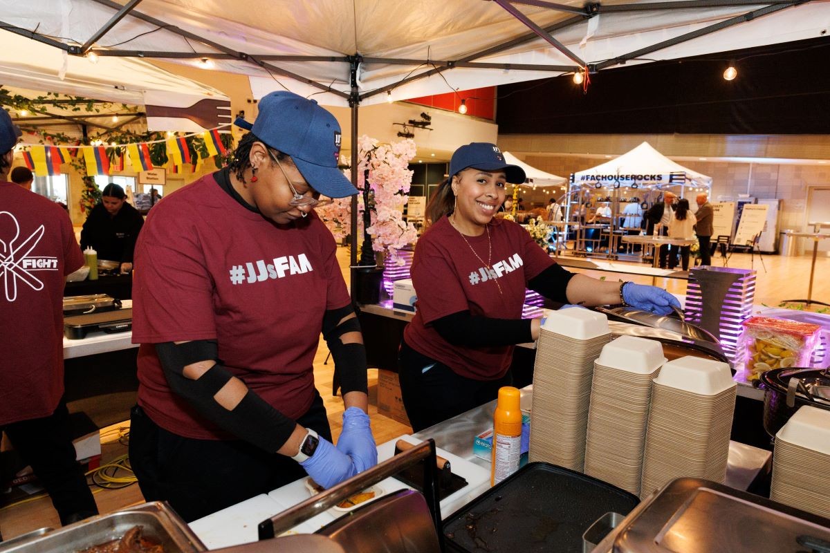 JJ's staff prepping food