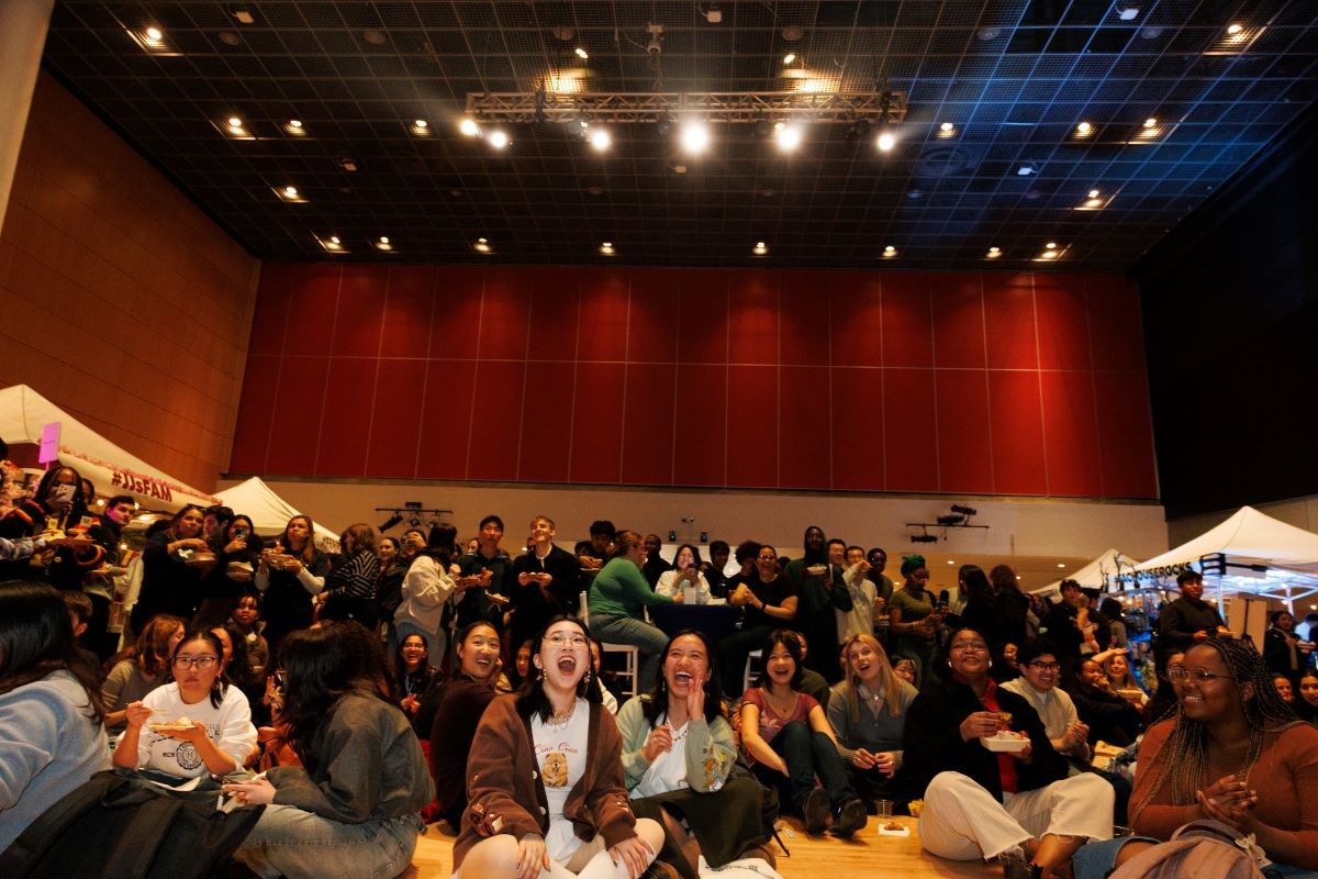 Students watching commentary