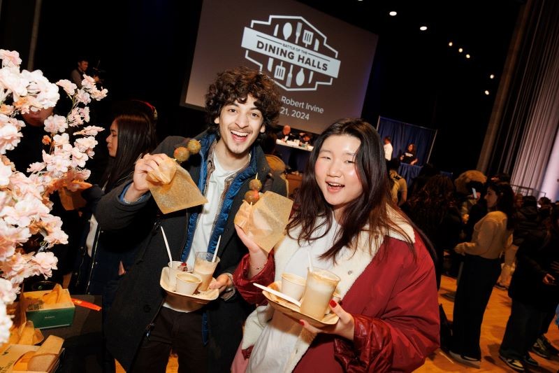 Students with platefuls of food