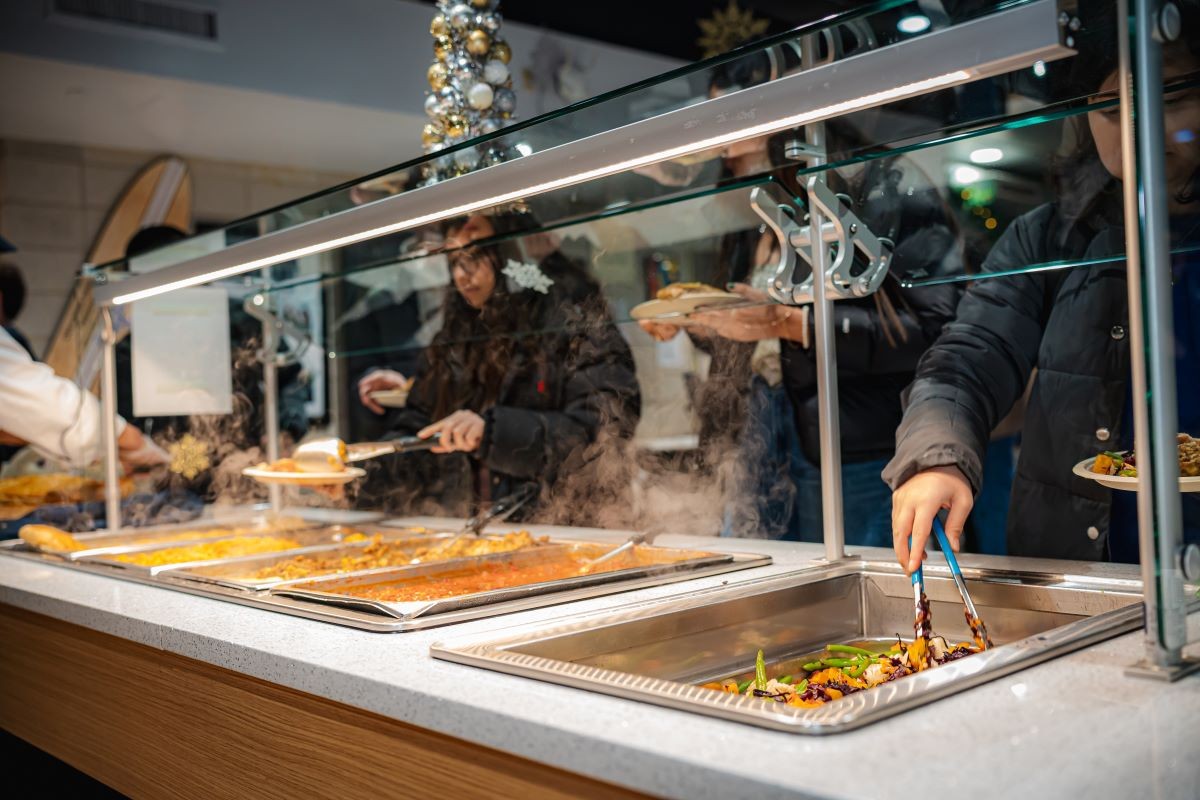 Main line station, typically serves hot food including a protein, grain, starch, and vegetable Ferris main line