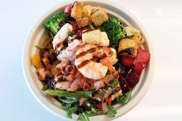 Salad with croutons, shrimp, broccoli, lettuce, and vinaigrette  