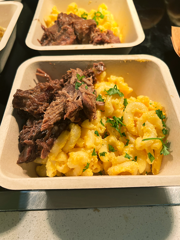 One of the JJ's specials: brisket mac and cheese *chef's kiss* Brisket mac and cheese