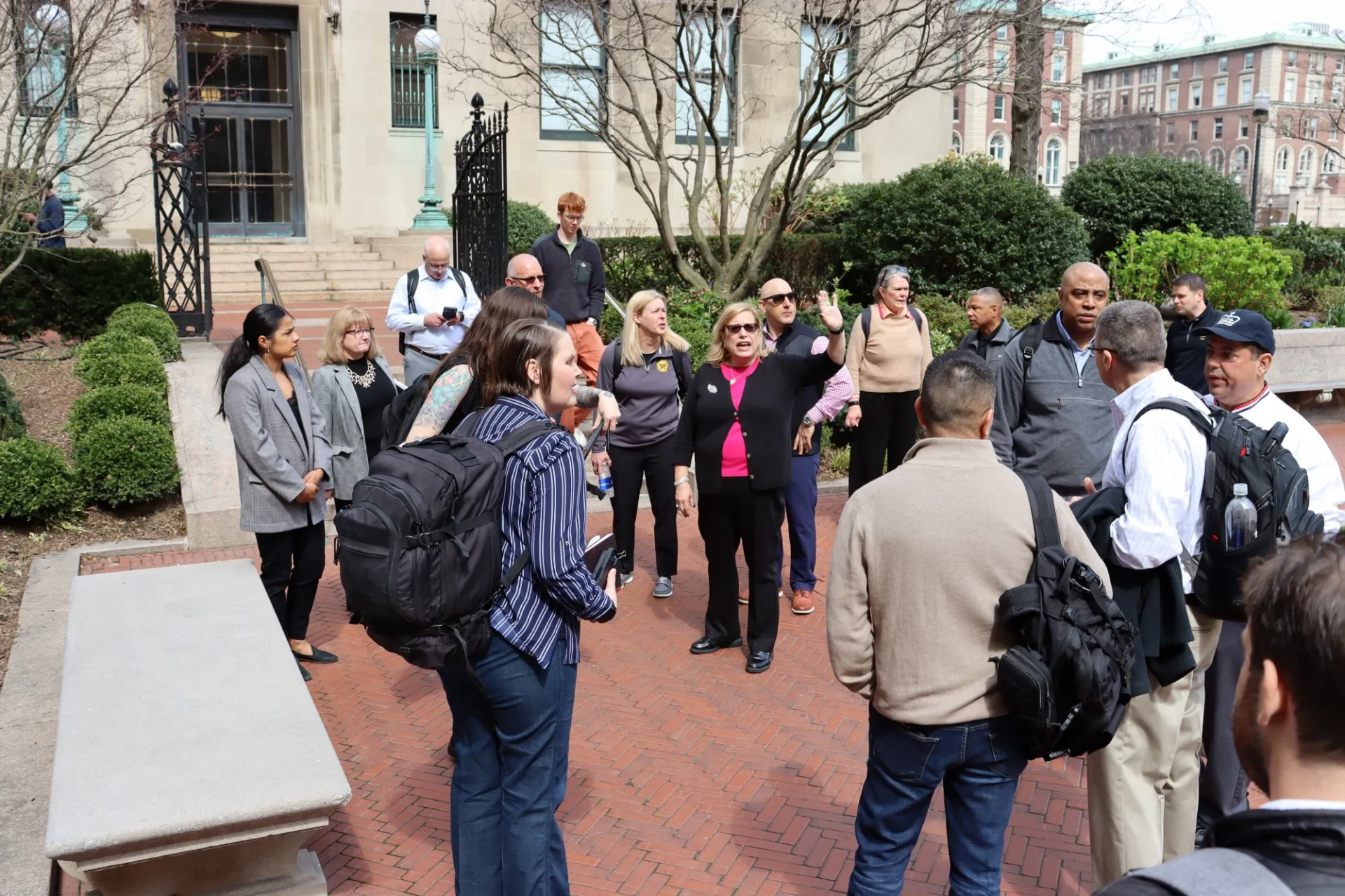 Vicki Dunn speaking to the group of US Army representatives